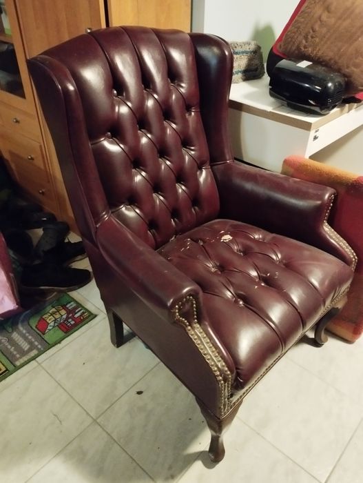 Fotel uszatek brązowy