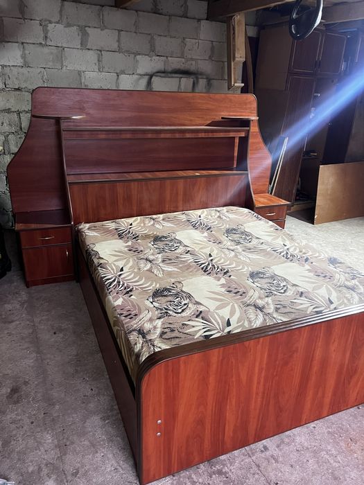 Продам двоспальне ліжко