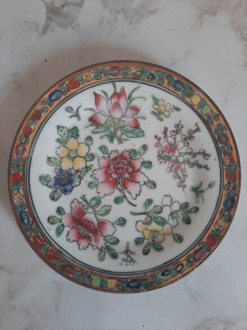 Chavenas  e prato decorativo