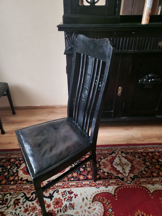 Przedwojenne debowe krzesla