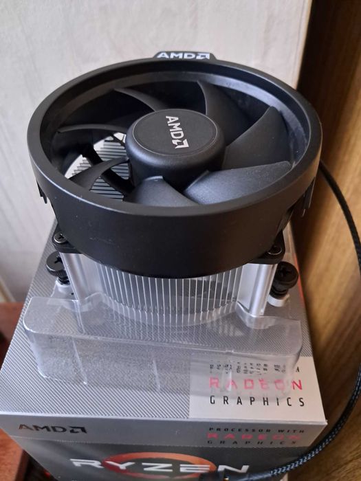 Процесор AMD Ryzen 5 3400G (YD3400C5FHBOX)