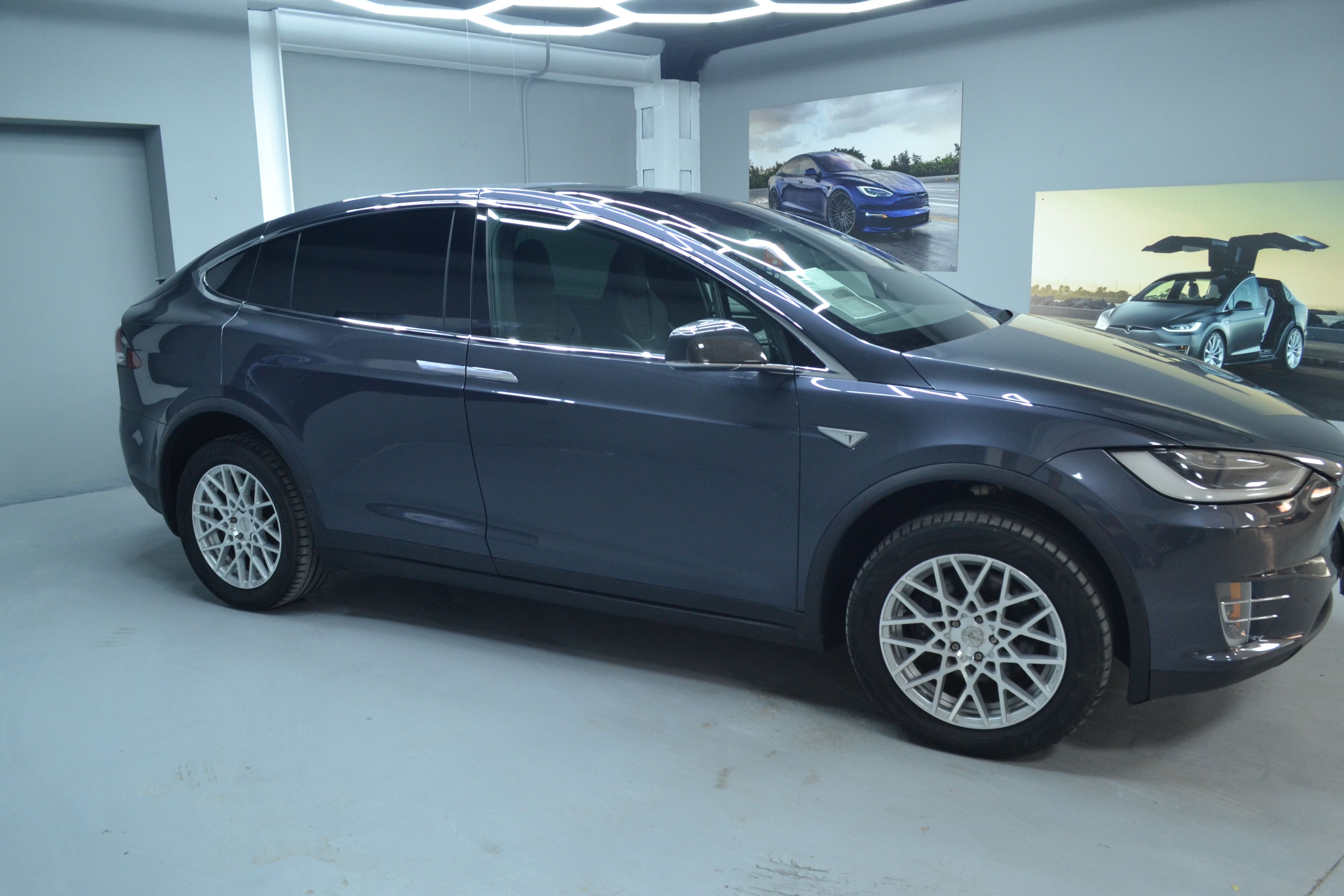 Tesla Model X 90D