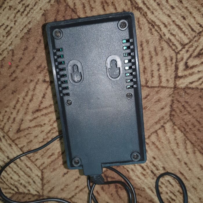 Зарядний пристрій для шуруповерта