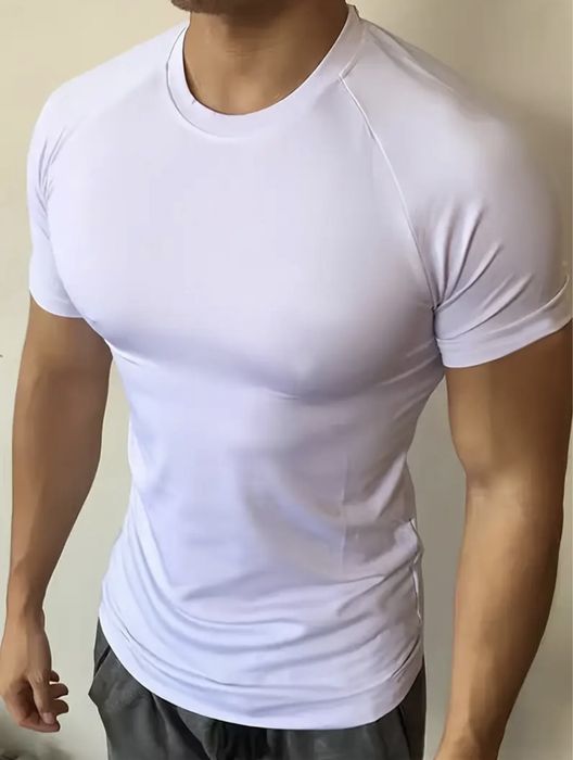 Мужские футболки. ЦЕНА ЗА 2 шт! ЧЁРНАЯ И БЕЛАЯ! Приталенный крой!