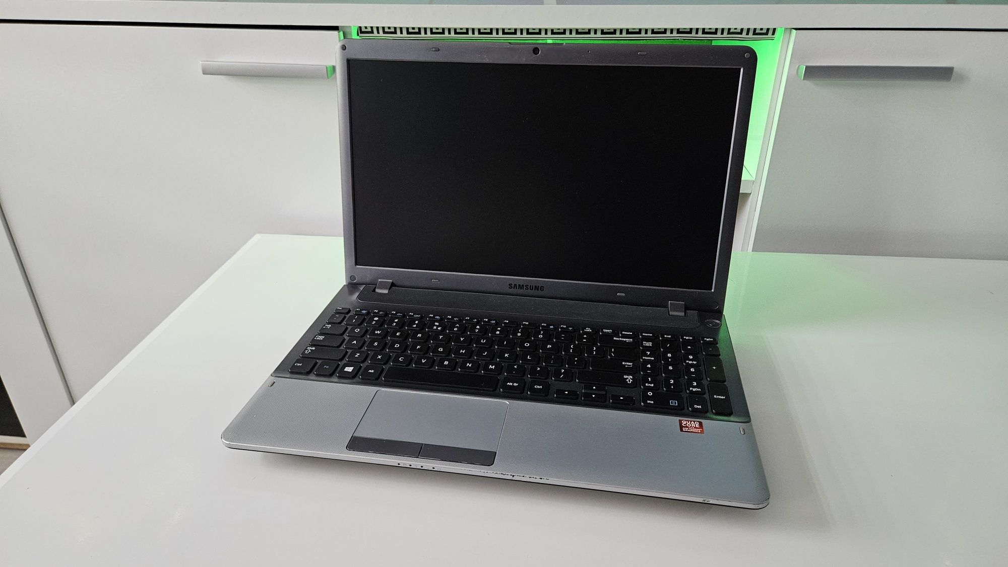 Laptop Samsung A8/8GB/500GB