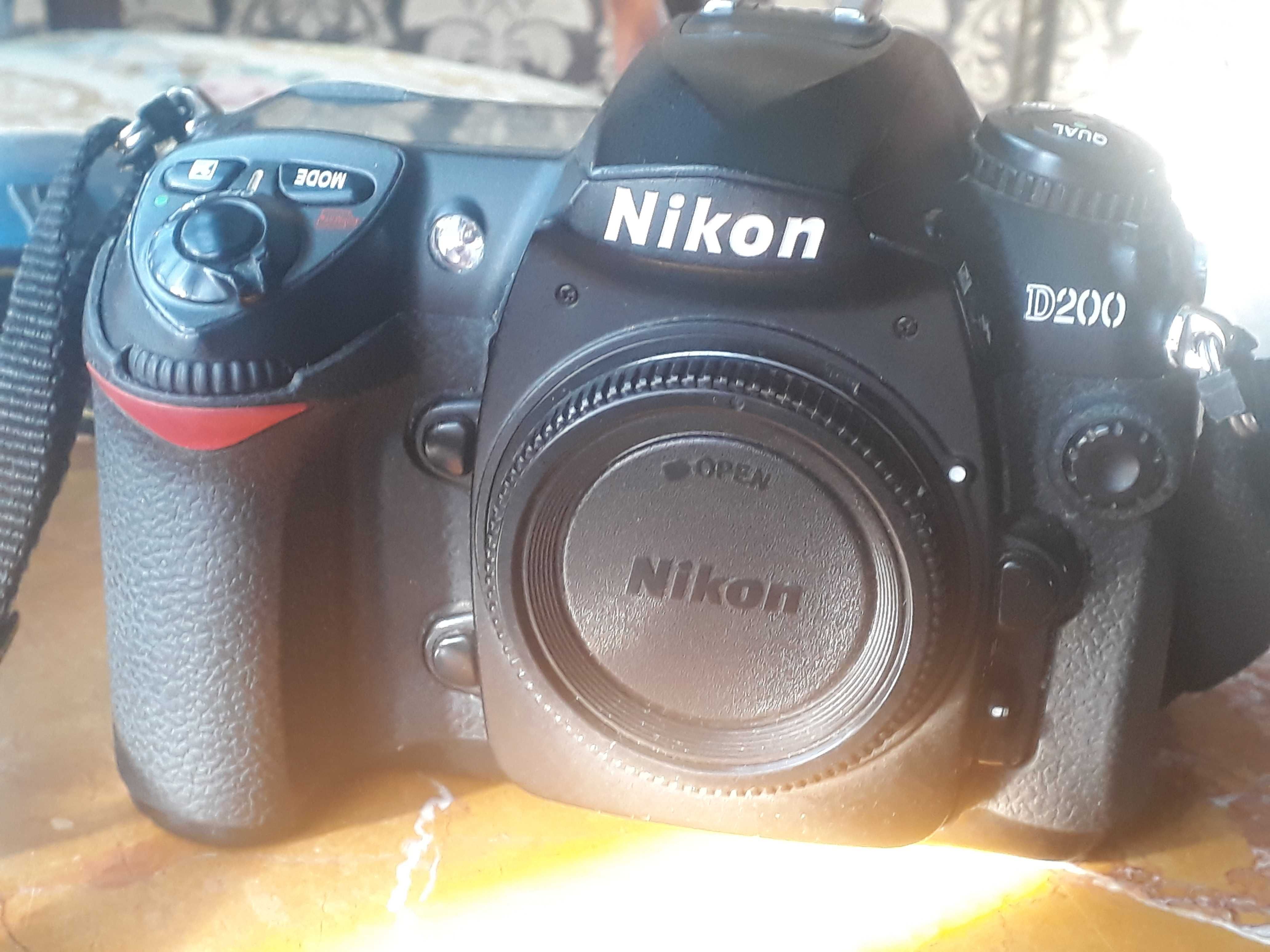 Продам фотоаппарат Nikon D200