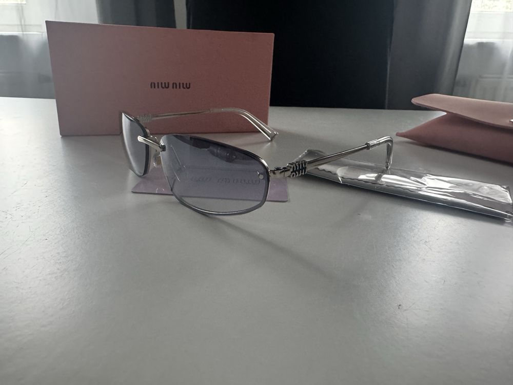 Okulary przeciwslonecze miu miu