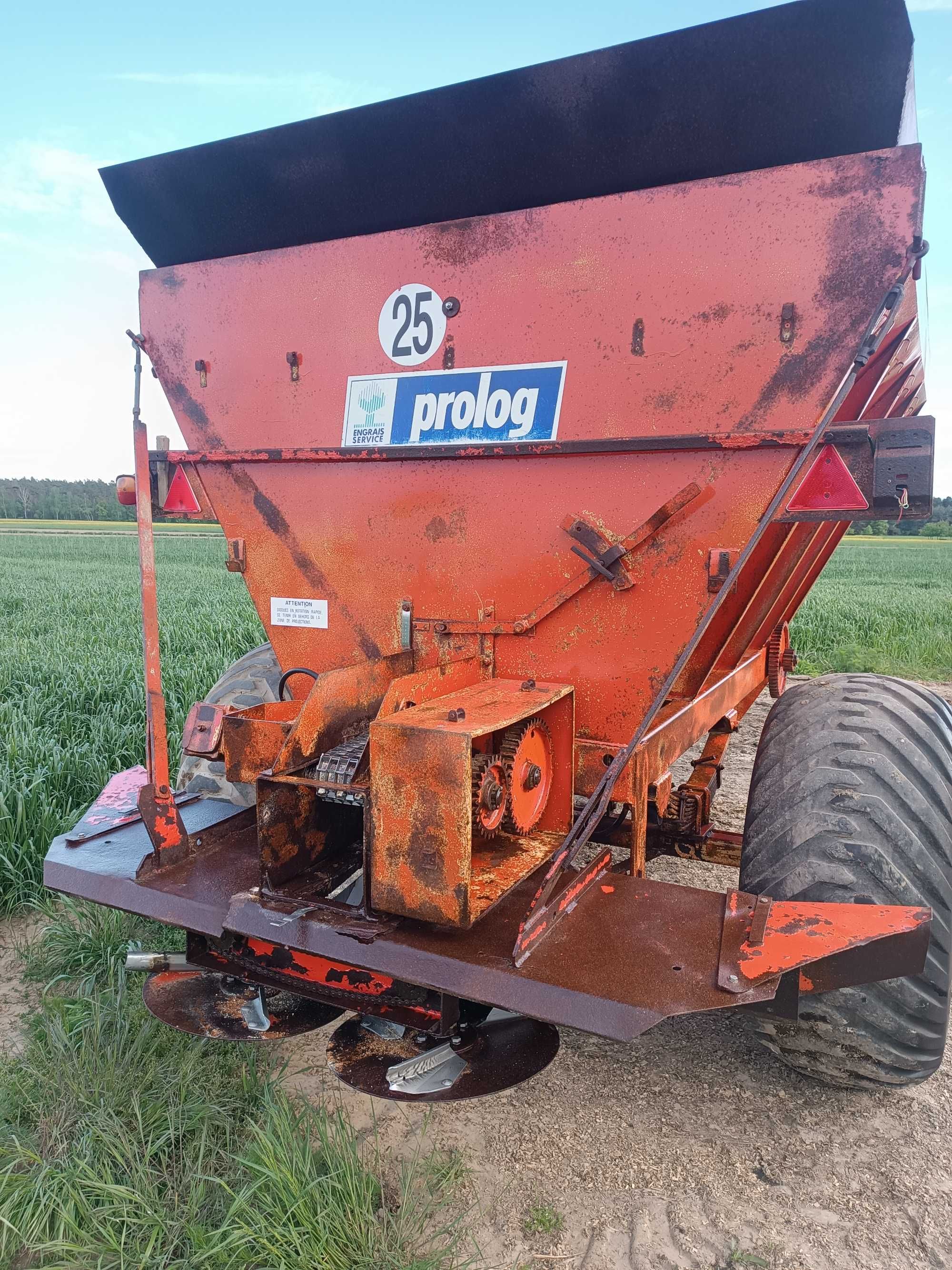 Rozsiewacz do wapna rcw;wapniarka Prolog Apx;Bredal Amazone
