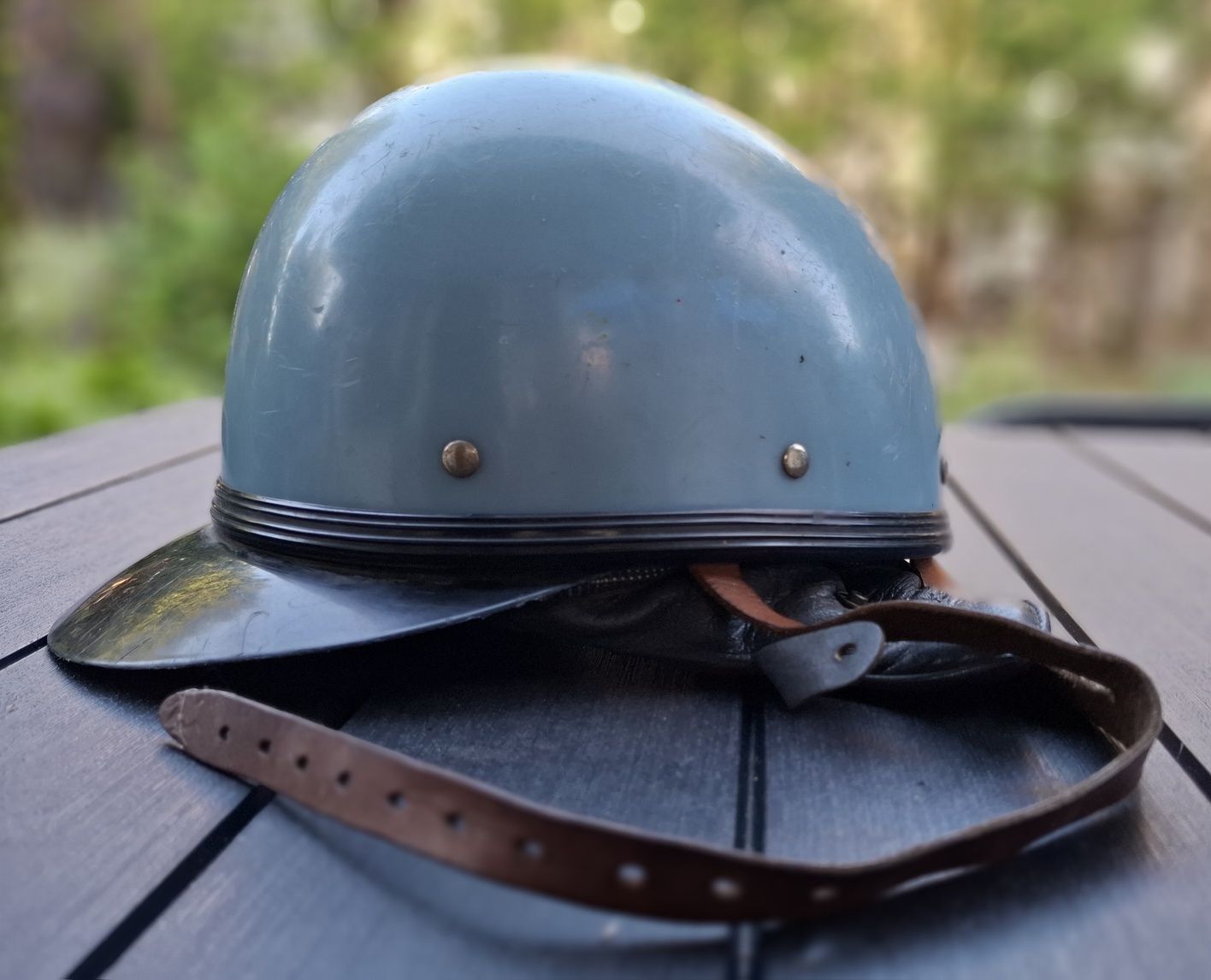 Kask orzeszek z epoki PRL-u niebieski z daszkiem rozm. 54