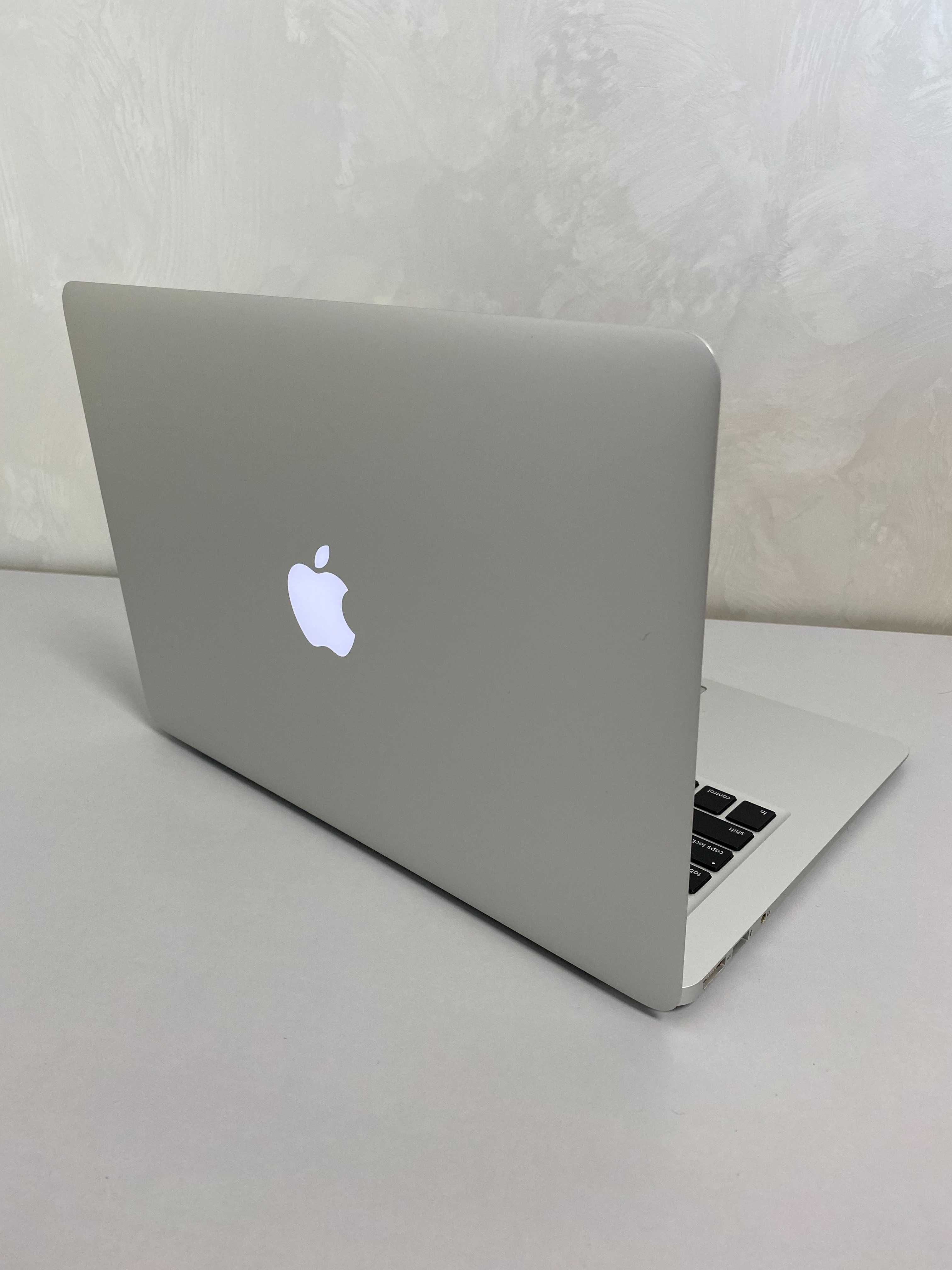 Apple MacBook Air 13 A1466, 2015 рік, i5, 256 ssd, 4 ram