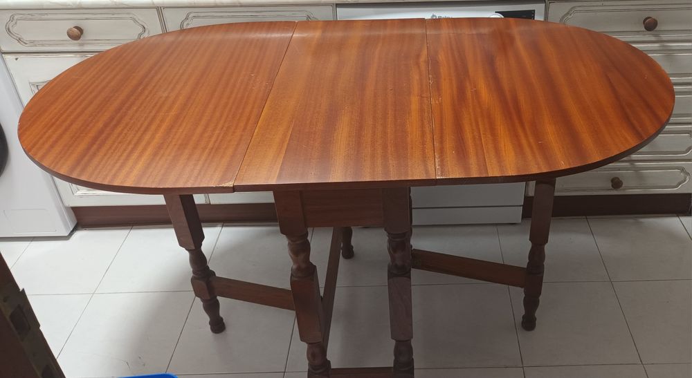 Mesa de cozinha com abas