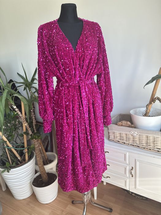 Boohoo cekinowa sukienka midi kopertowa welurowa 50 5 xl fuksja