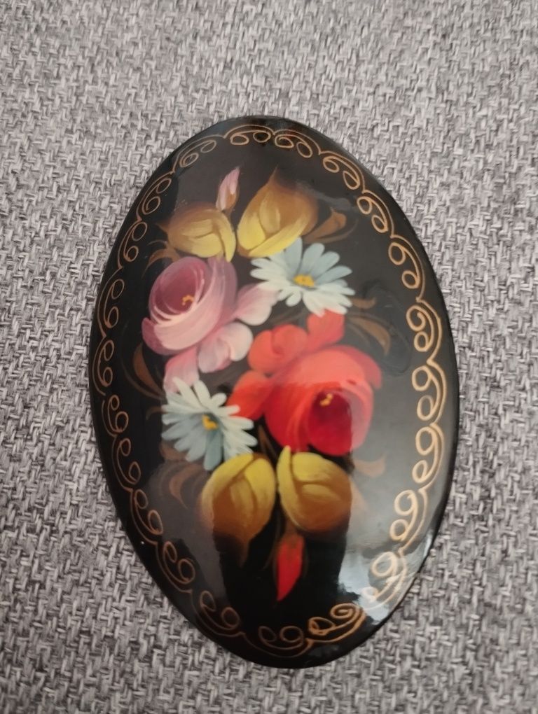 Broszka lakowana vintage