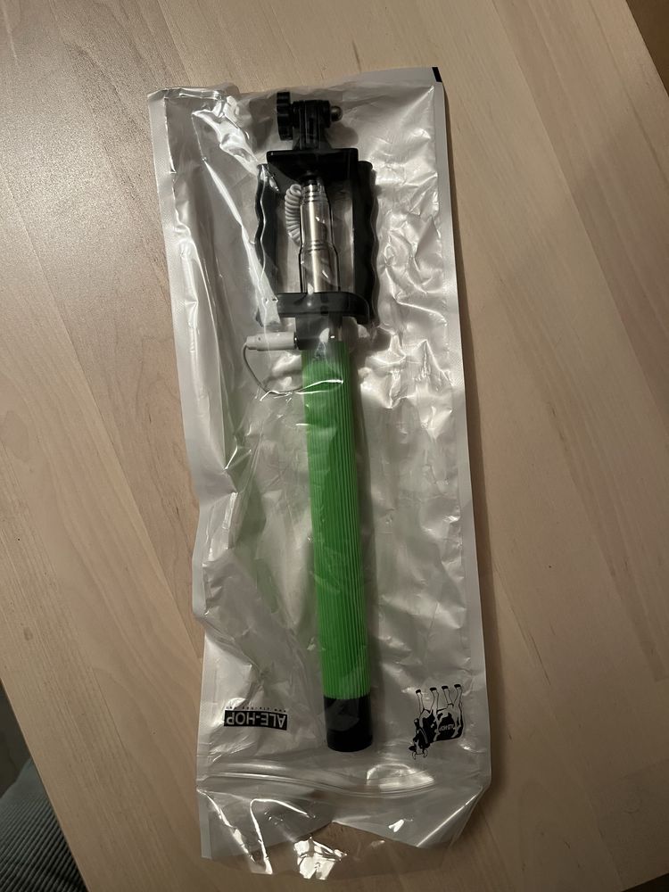 Hale hop selfie stick