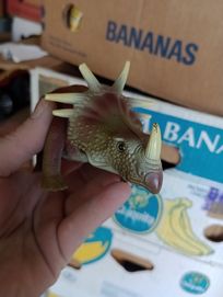 Figurka jurassic park z 1990 Styracosaurus z Dino riders.