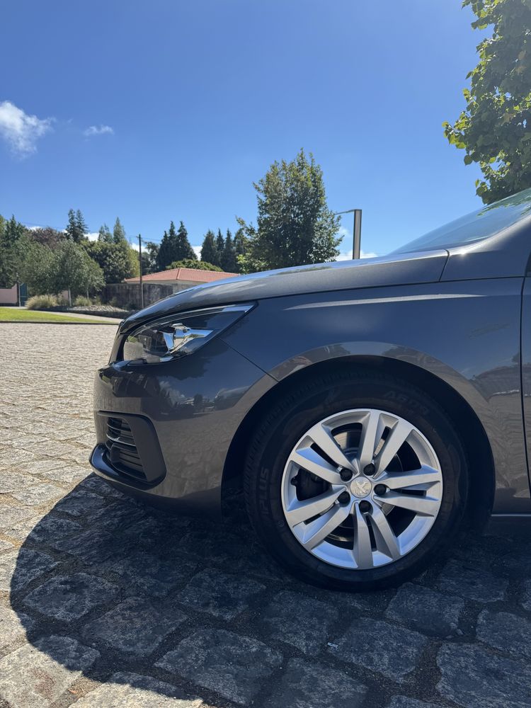 Peugeot 308 1.2 PureTech 130cv – Caixa Automática