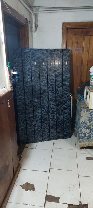 Вешалка для одягу