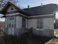 Продається житловий будинок в с.Крилос.в центрі села , поруч магазин ,
