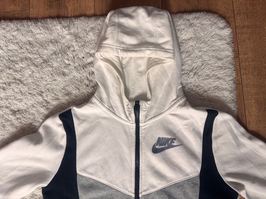 Bluza sportowa rozpinana z kapturem Nike