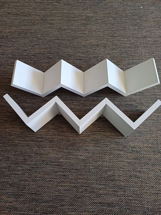 Prateleiras zig zag brancas madeira