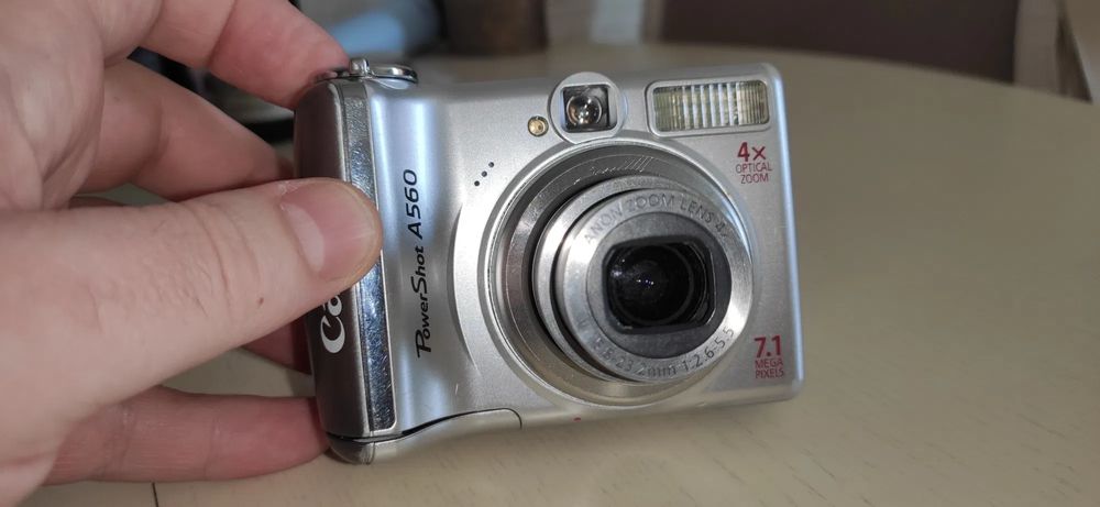 Canon A560.
