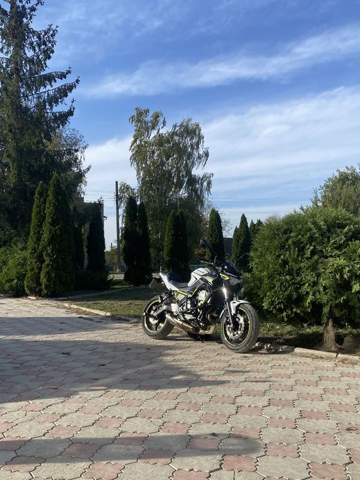 Kawasaki z650/білого кольору