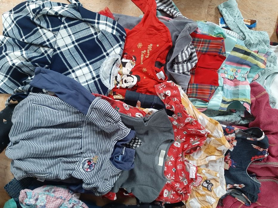 Paczka ubrań dla dziewczynki w rozmiarze 98