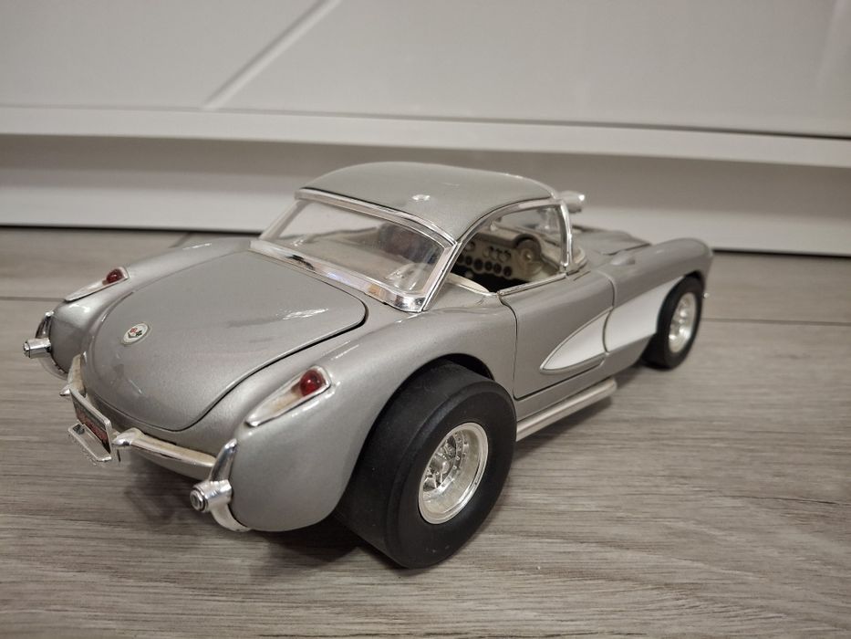 Samochód Kolekcjonerski Chevrolet Corvette Gasser Road Signature 1:18