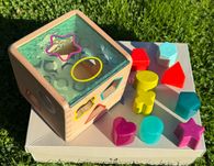 B. Toys Drewniana Kostka-Sorter Bx1763Z