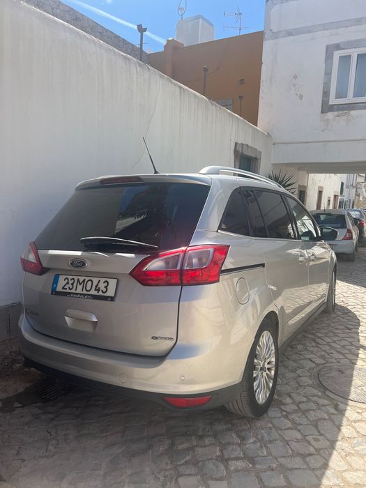 Carro em muito bom estado