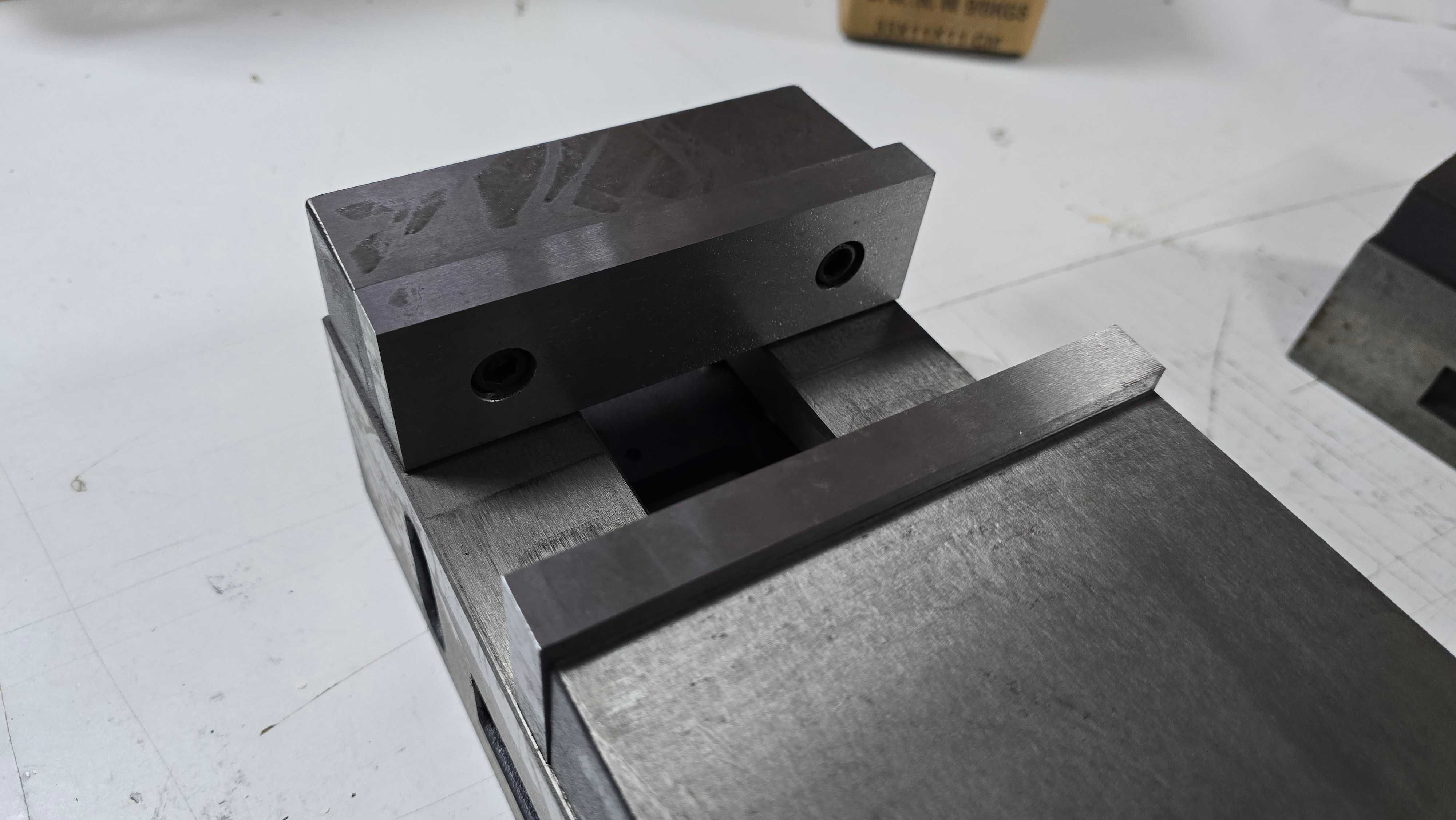 Тиски прецизионные станочные QM16100N. QM16160N. (лещата)