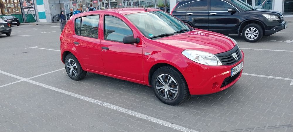 Продам Renault Sandero 2009 года выпуска.