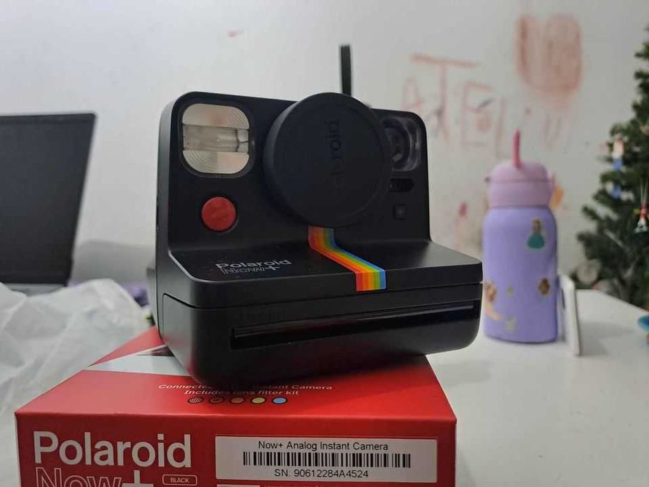Máquina fotográfica Polaroid now+