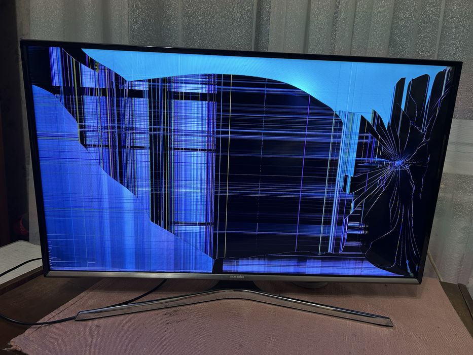 Телевізор Samsung б/у розбитий екран