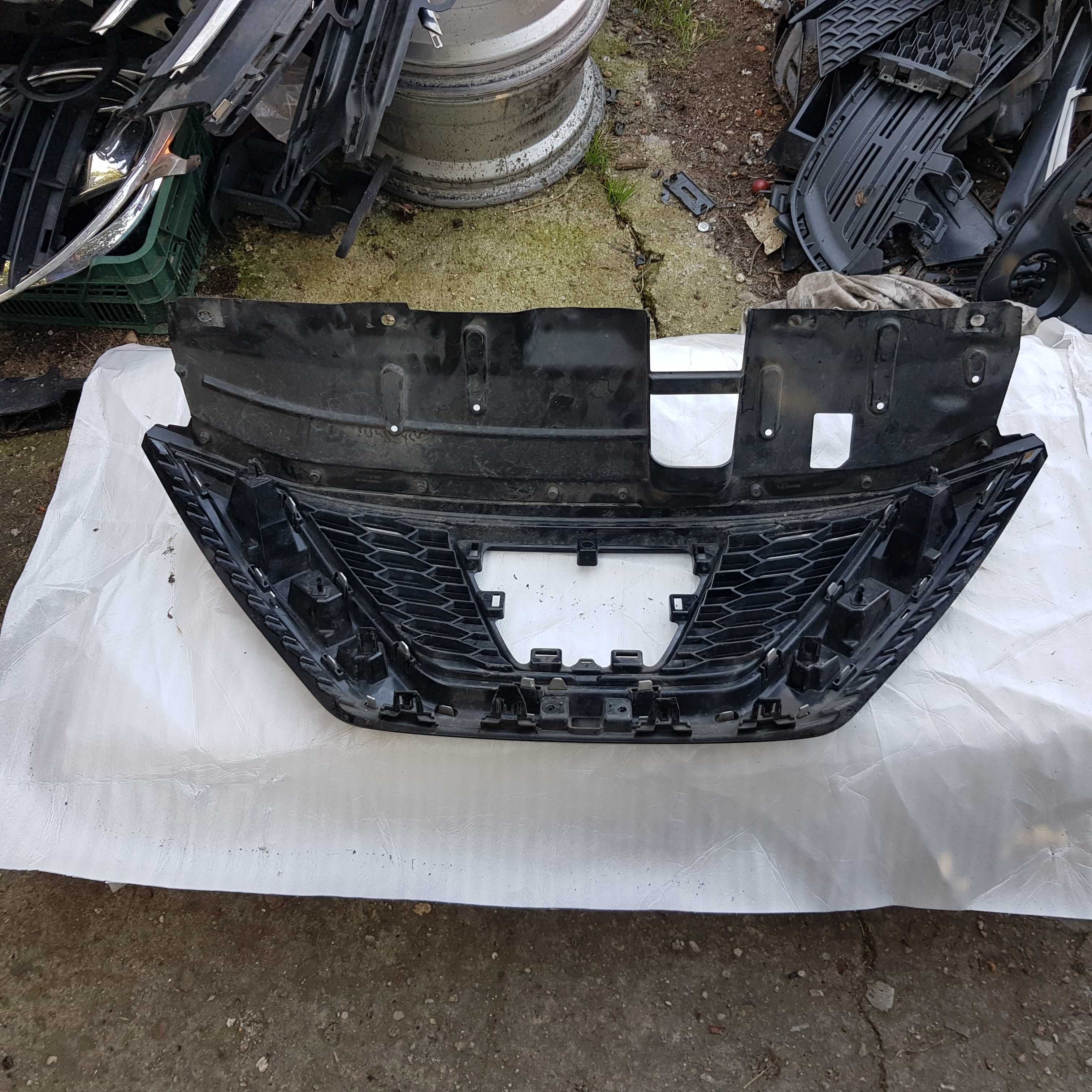 grill Nissan Qashqai II J11 lift