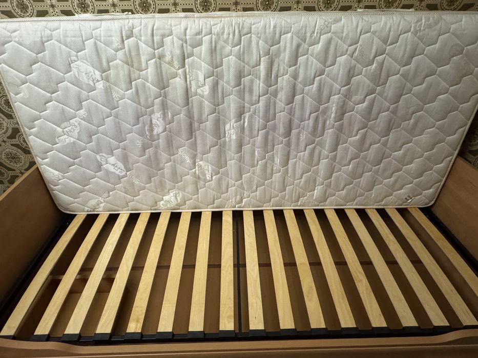 Ліжко-софа з без пружинний матрасом та підйомним механізму