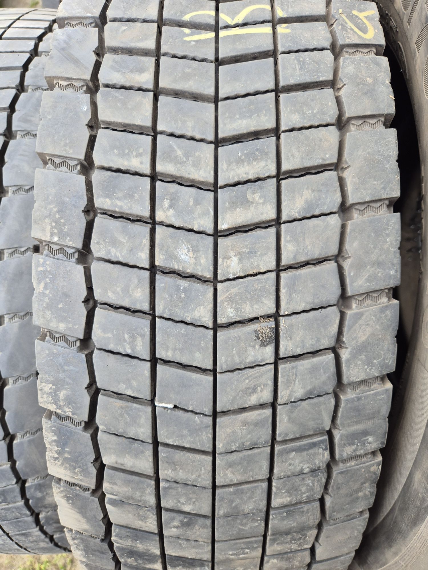 Opony 265/70r19.5