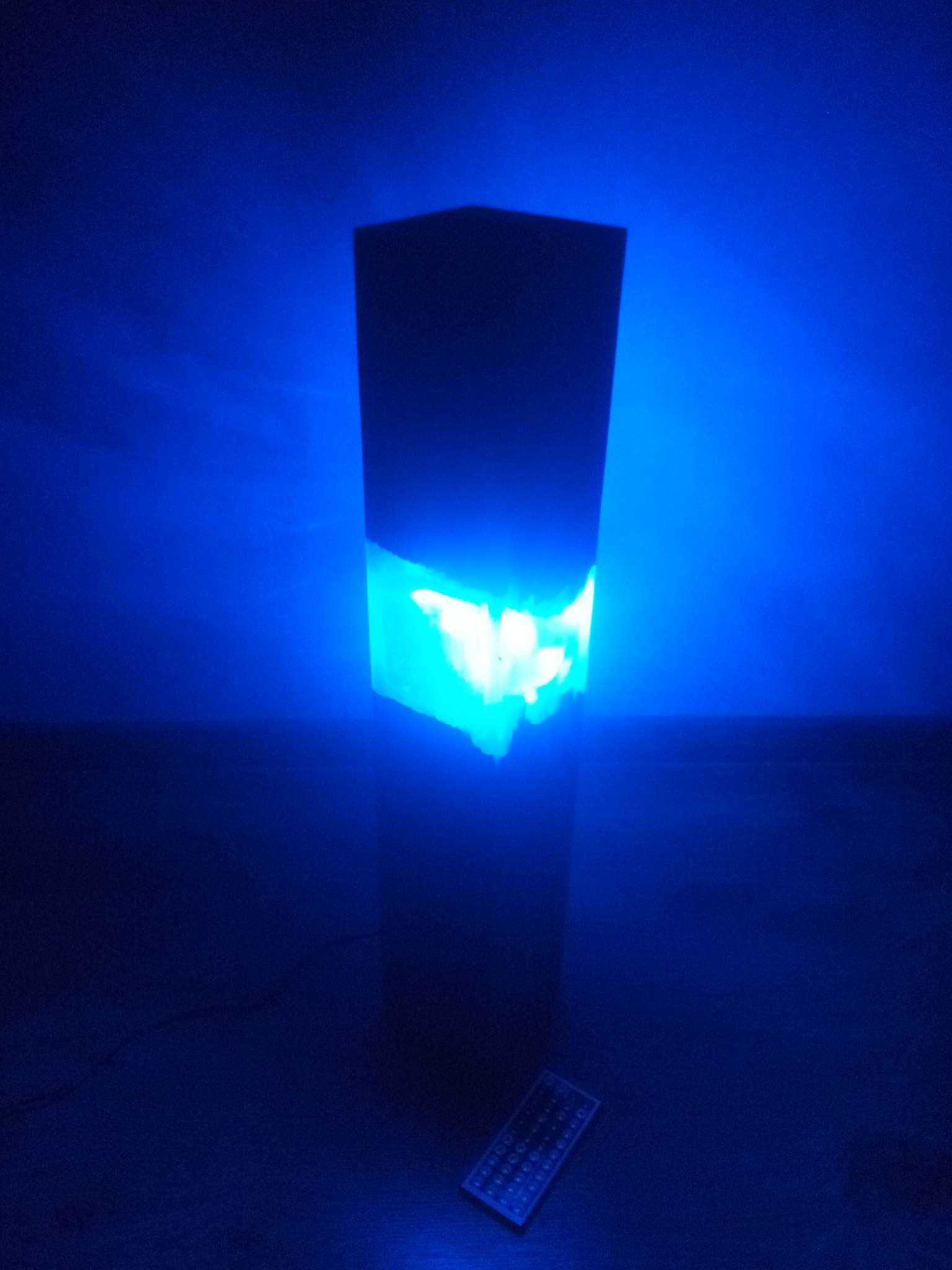 Lampka nocna LED z żywicy