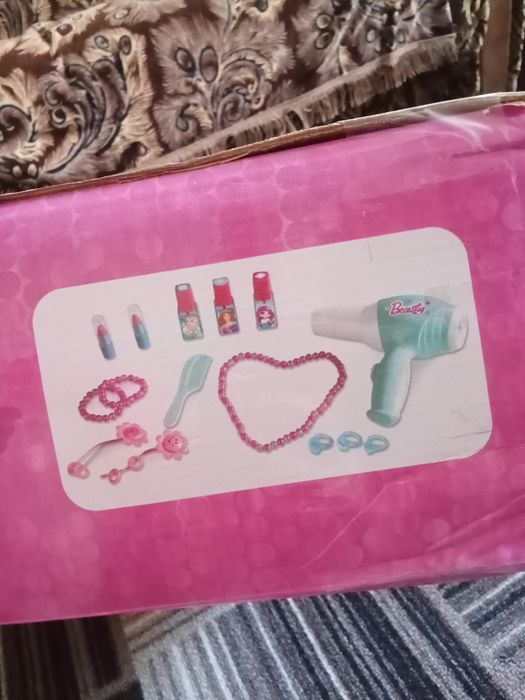 Дитяче трюмо для дівчинки