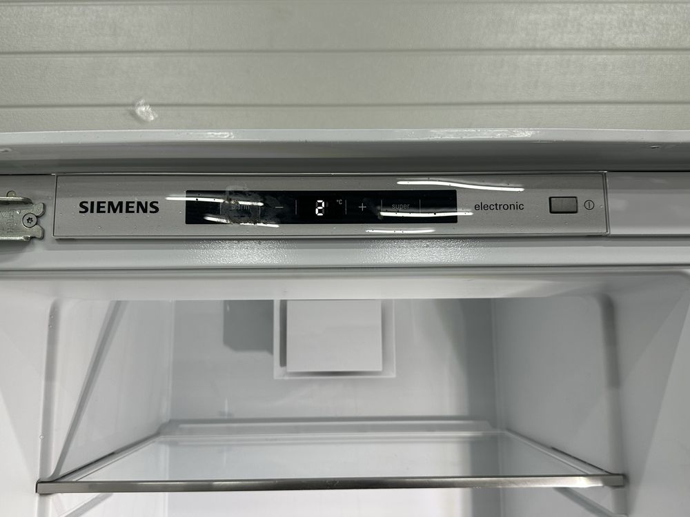 Однокамерний вбудований холодильник Siemens 1.77см/2020рік