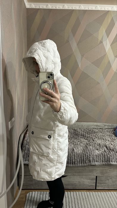 Пуховик  білий 36 розмір