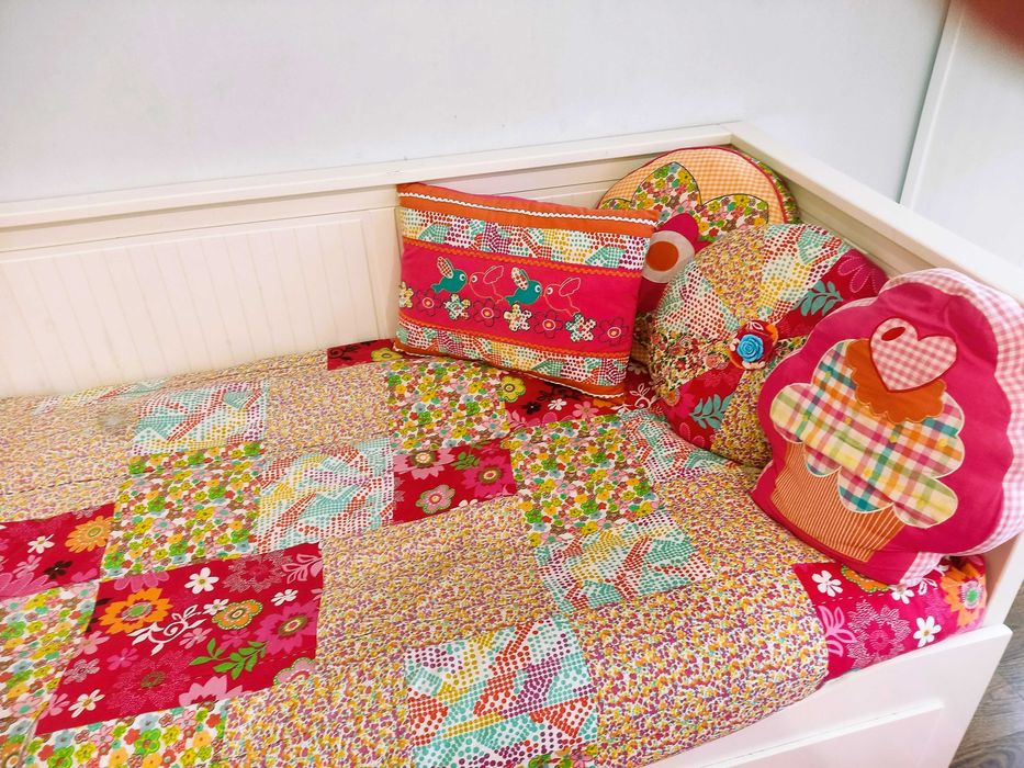 Edredom rosa fuscia + 4 almofadas decorativas