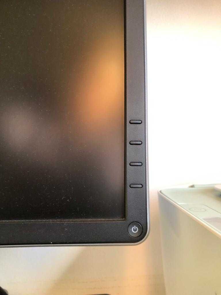 Monitor Dell praticamente sem uso