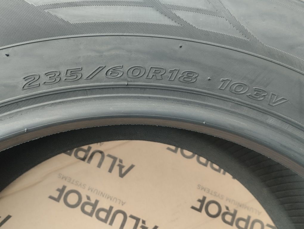 Продам шини 235/60R18