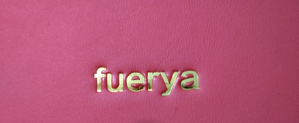 Жіноча шкіряна червона клач-сумочка з золотим ланцюжком