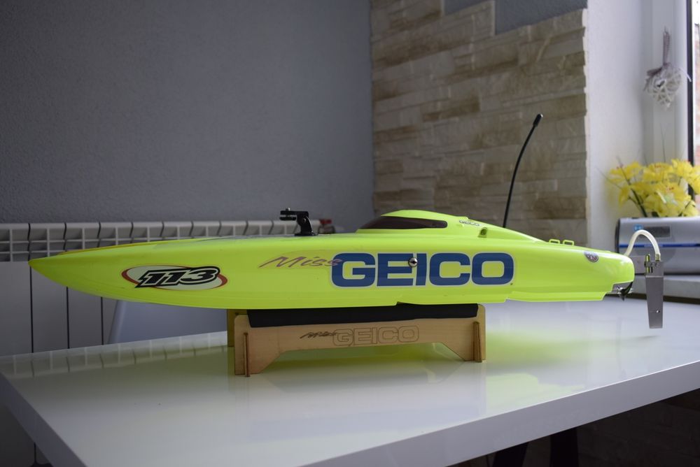 Motorówka zdalnie sterowana Miss geico 29