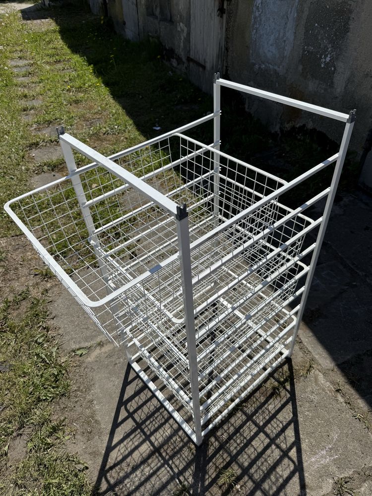 Regał metalowy z koszami elfa