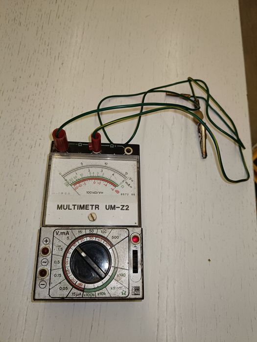 Stary multimetr PRL UM-Z2 działający