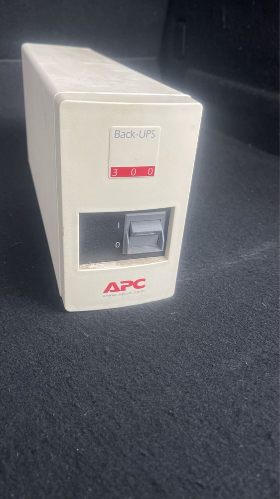 Джерело безперебійного живлення APC BACK -UPS -300