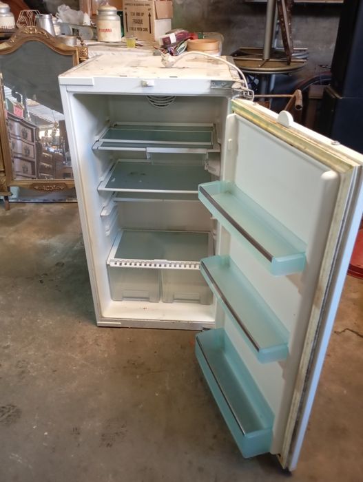 Vendo este frigorífico muito bom estado a trabalhar muito bem